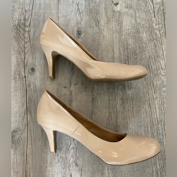 Comfort Plus by Predictions Nude Beige Patent Stiletto Pumps - size 9 - Picture 3 of 7